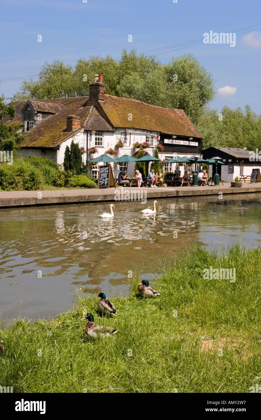 Globe Inn Pub - Grand Union Canal - nelle vicinanze del Leighton Buzzard - Bedfordshire Foto Stock