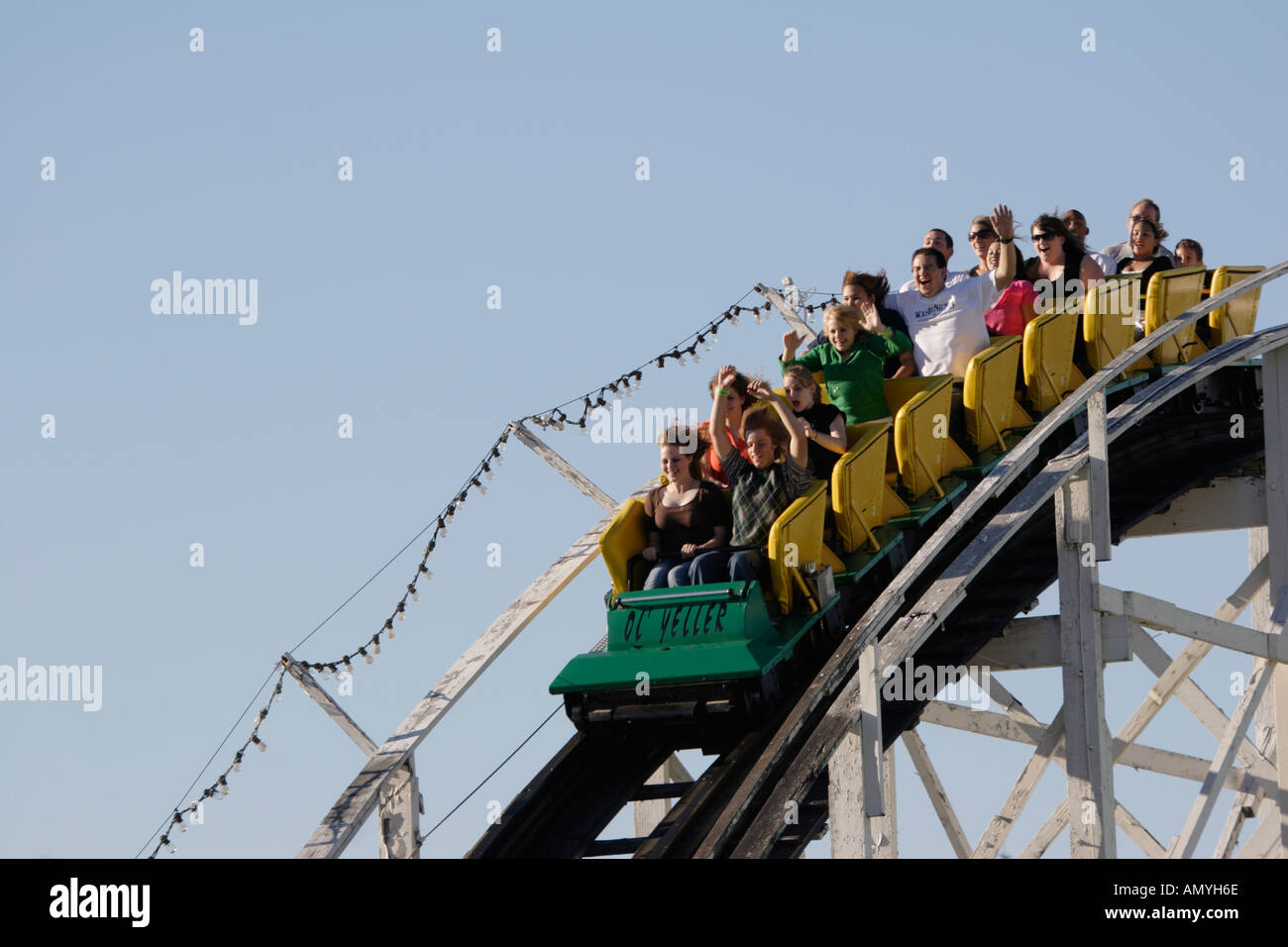 La gente di equitazione Ol Yeller roller coaster presso la Fiera Puyallup Puyallup Washington STATI UNITI D'AMERICA Foto Stock
