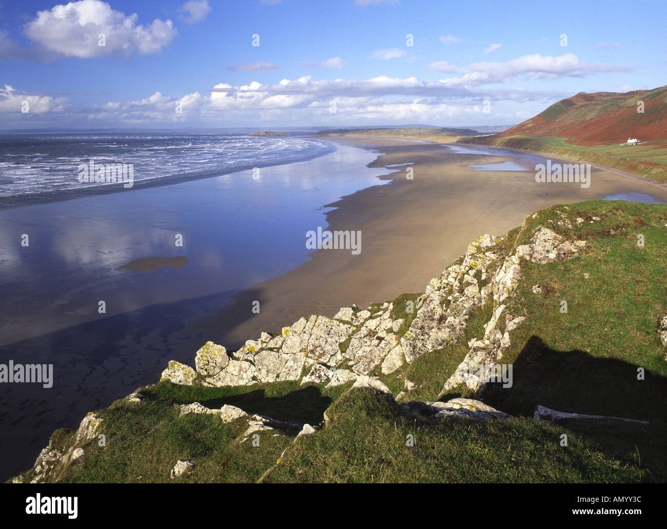 Rhossili Bay sulla Penisola di Gower, in una zona di straordinaria bellezza naturale nel Galles del Sud Foto Stock