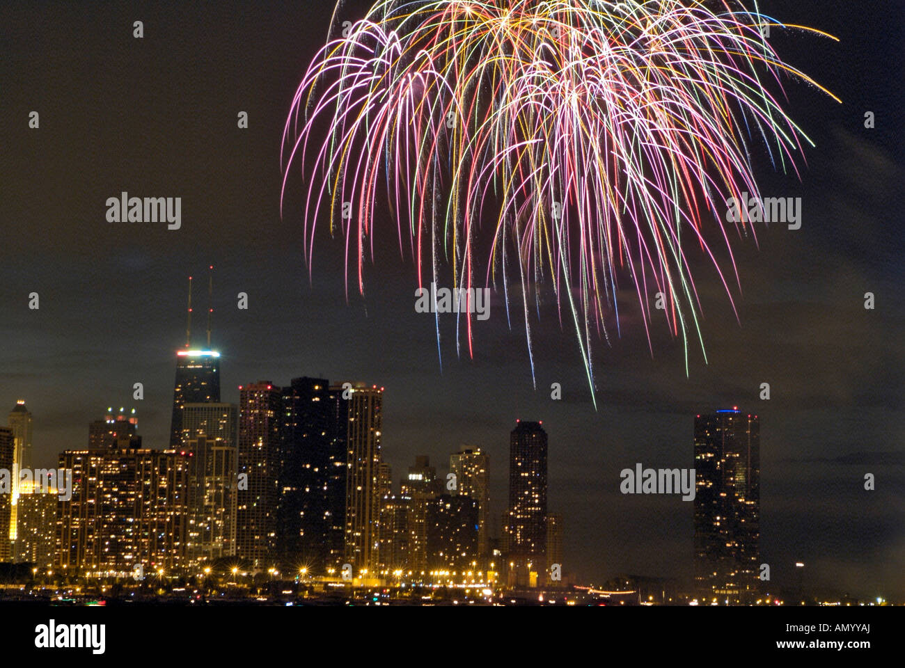 Stati Uniti d'America, Illinois, Chicago, quarto di luglio fuochi d'artificio su Monroe Harbour Foto Stock