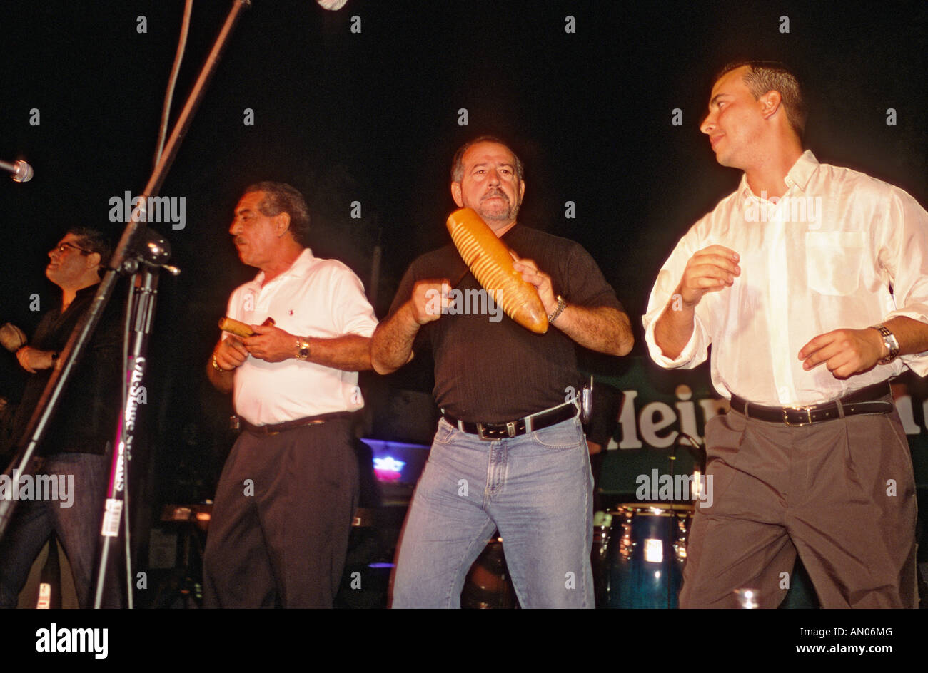 Banda cubano effettuando in corrispondenza di un quartiere festival in Coconut Grove Miami Florida USA Foto Stock