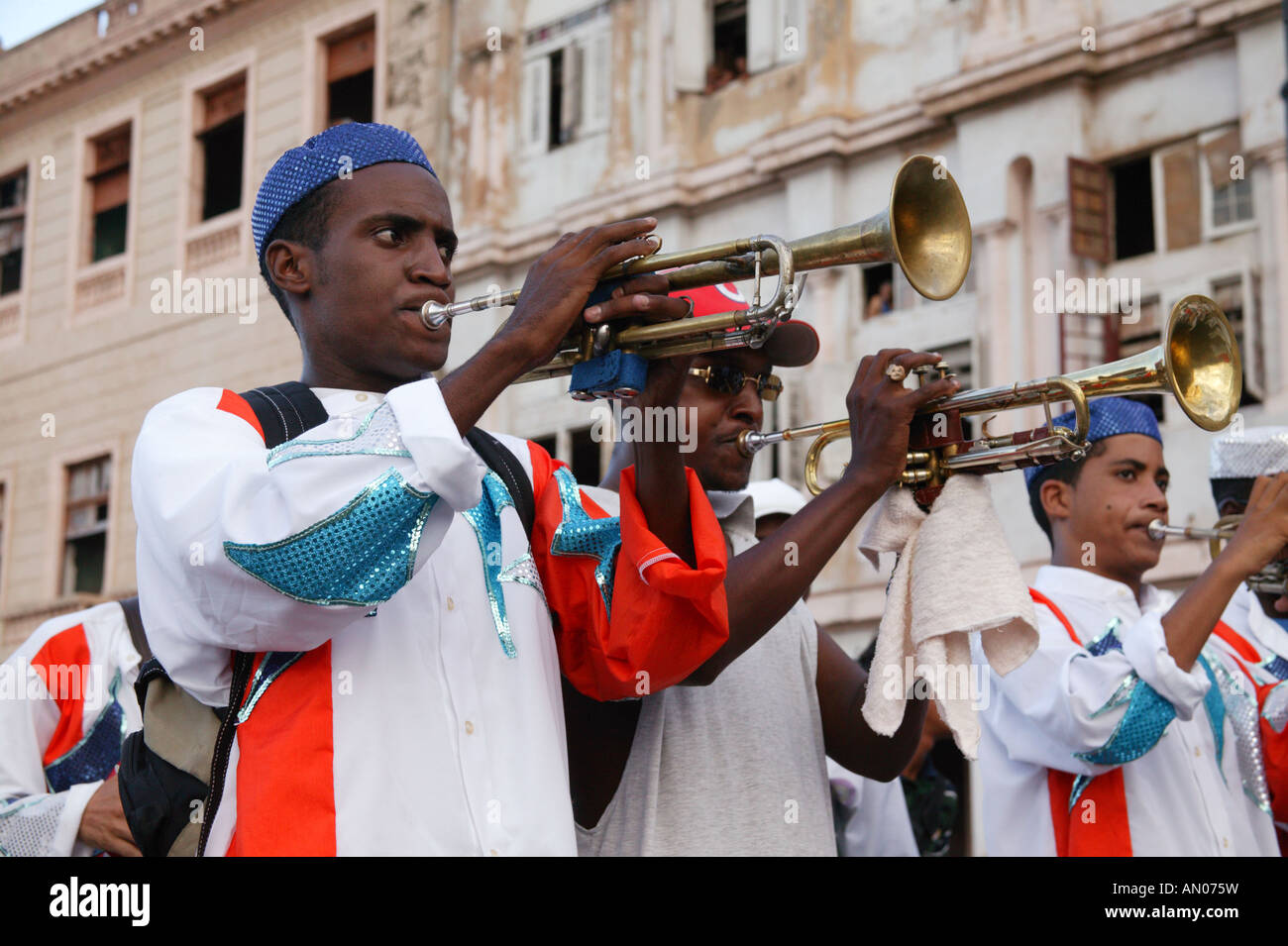 I giocatori a campana a Carnevale, Havana, Cuba. Foto Stock