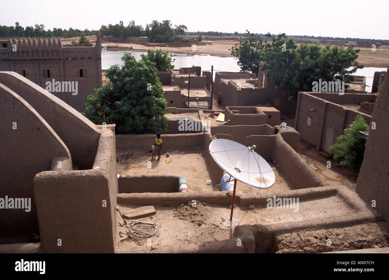 Mali Djenne Mercato dei tetti di fango dalla moschea Foto Stock