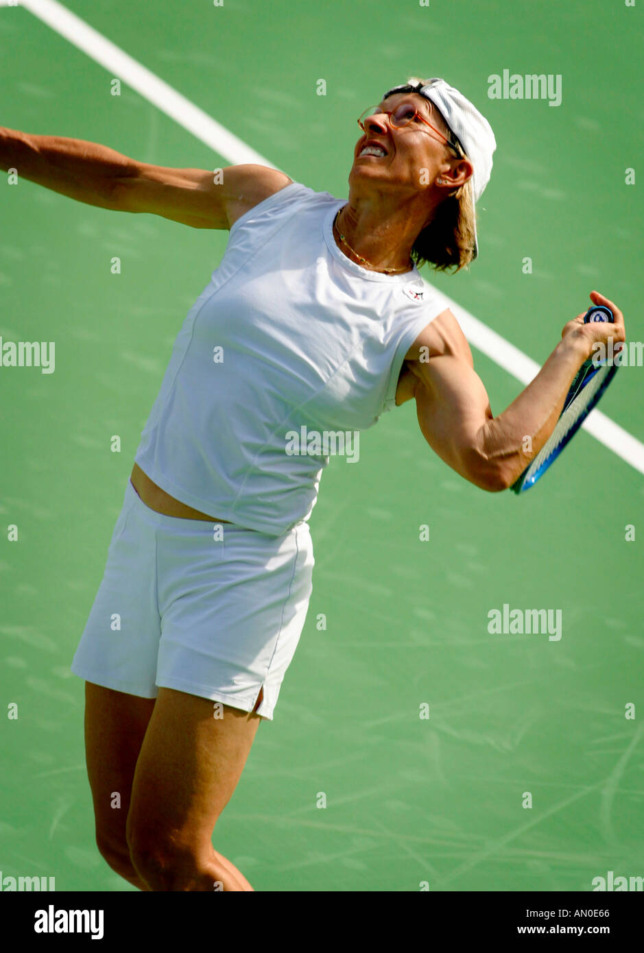 Martina Navratilova serve a Sydney il torneo internazionale di tennis Foto Stock