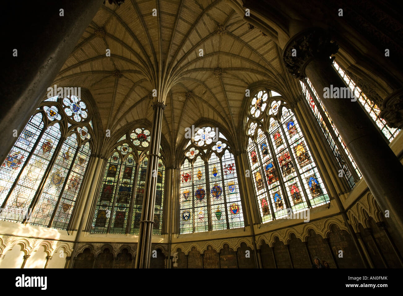 UK London Westminster Abbey Chapter House soffitto a volte e finestra Foto Stock