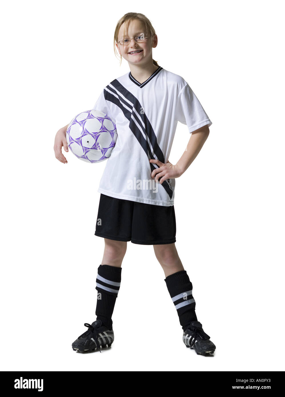 Ritratto di una ragazza con un pallone da calcio Foto Stock