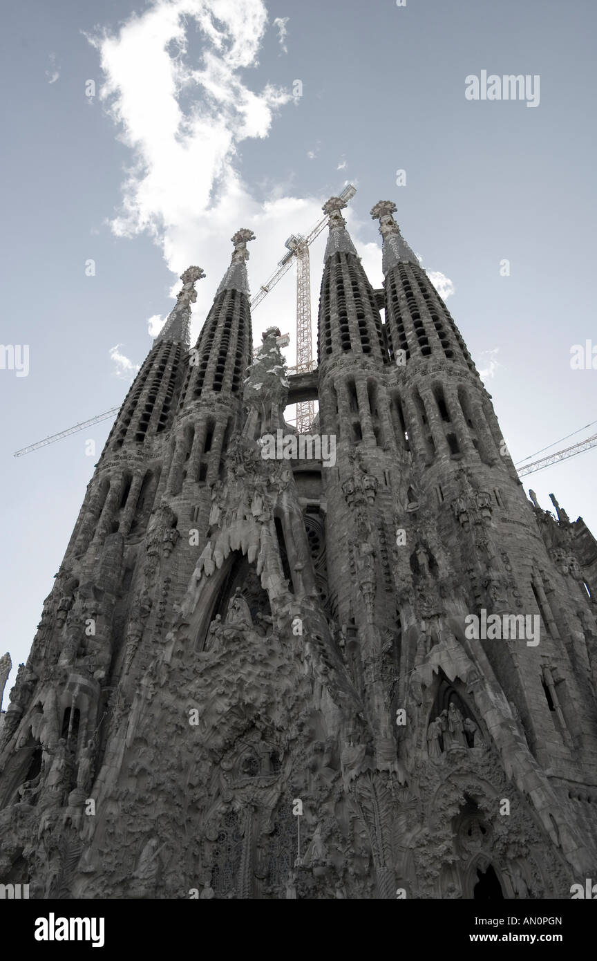 Bassa fotografia satura di Gaudi nella cattedrale di Barcellona Foto Stock