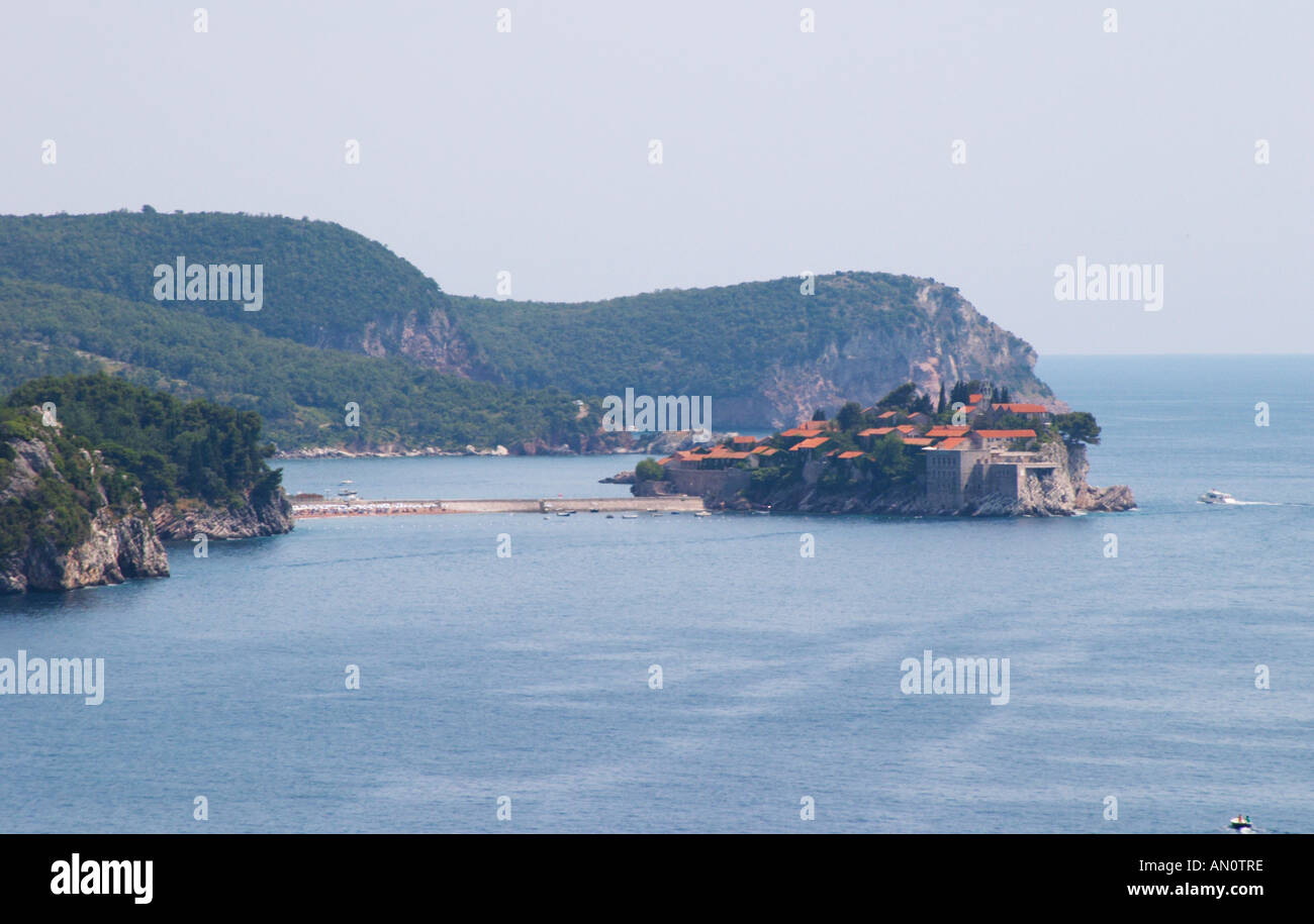 La Sveti Stefan Saint Steven isola sulla Riviera di Budva. Montenegro, Balcani, Europa. Foto Stock
