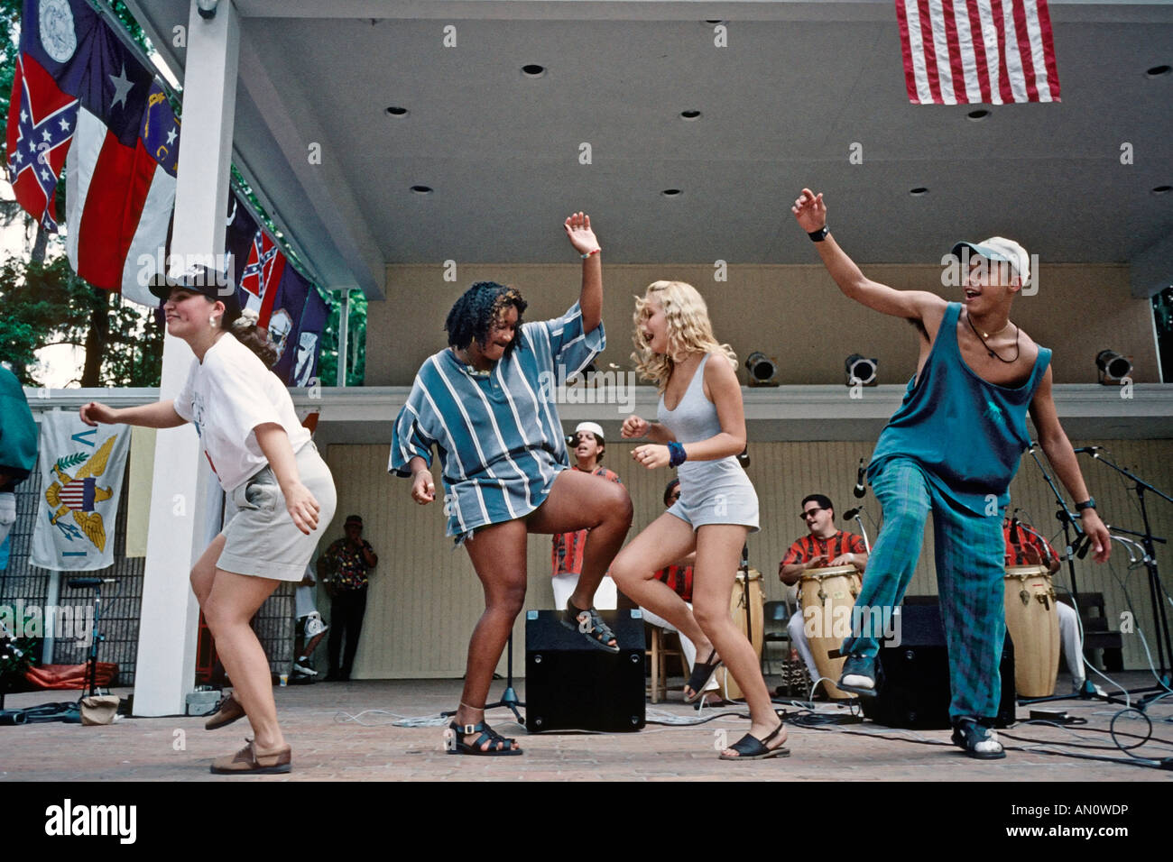 Folk Dance Troupe effettuando al Florida Folk Festival in bianco Springs Florida USA Foto Stock