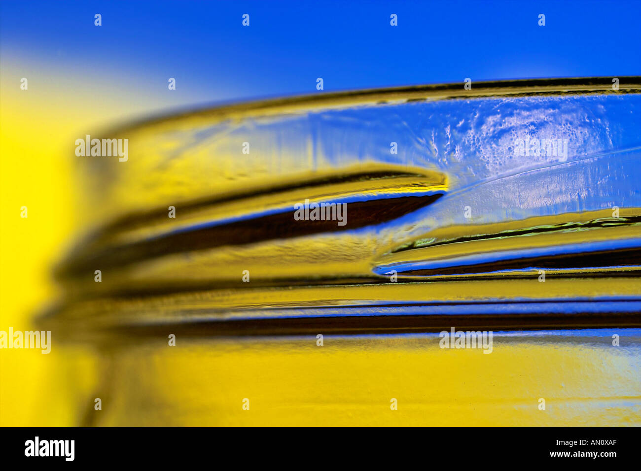 Il blu e il giallo jelly jar abstract Foto Stock