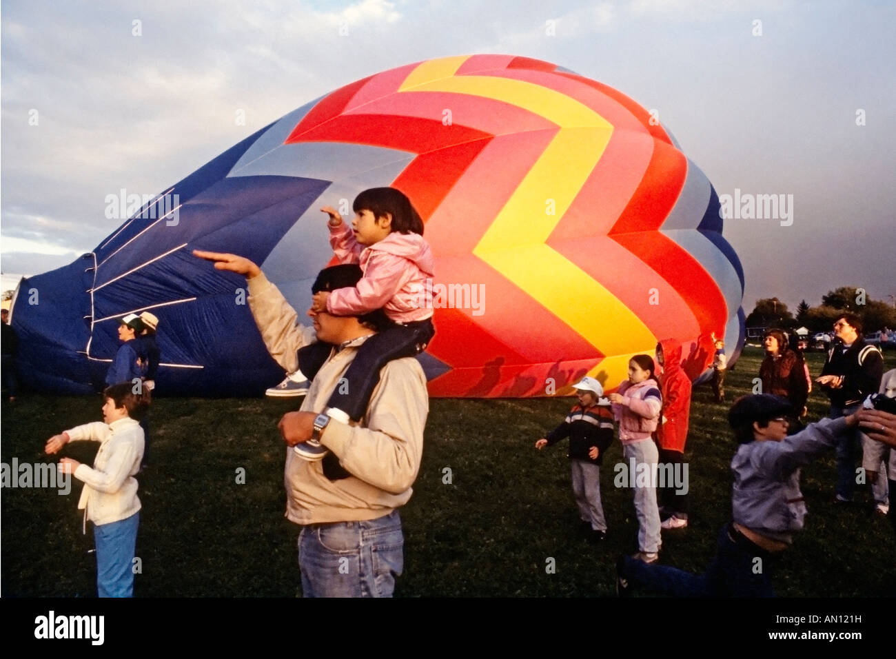 Spactators a una mongolfiera evento negli Stati Uniti Foto Stock