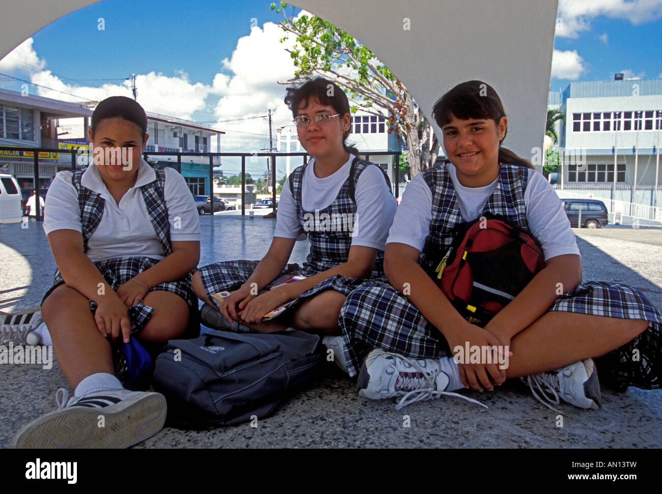 3, tre Portoricani, Puerto Rican di ragazze e ragazzi e ragazze adolescenti, adolescente,s di Puerto Rican, studenti studenti, Moca, Puerto Rico, West Indies Foto Stock