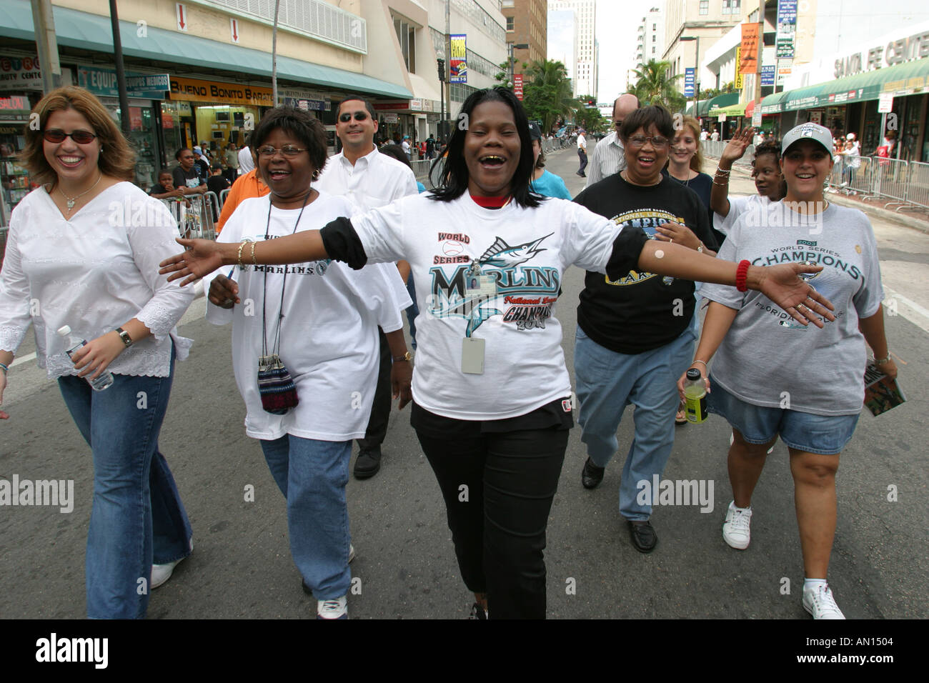 Miami Florida, Flagler Street, vincitore della Florida Marlins Major League Baseball World Series, festeggia i tifosi, striscioni, sfilata, evento culturale, tradizione, attività Foto Stock