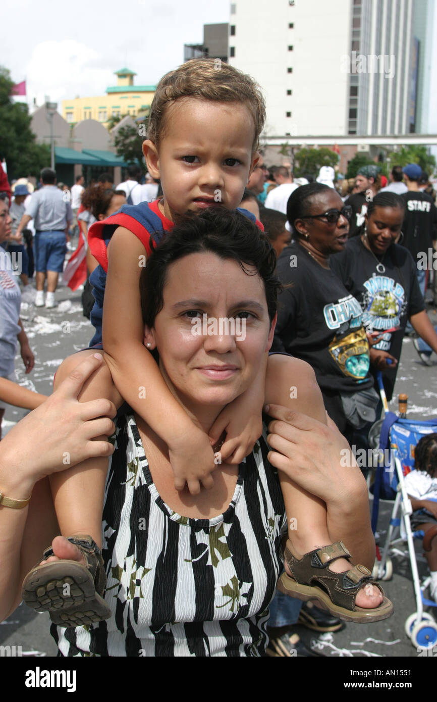 Miami Florida, Flagler Street, vincitore della Florida Marlins Major League Baseball World Series, festeggia i tifosi, striscioni, sfilata, evento culturale, tradizione, attività Foto Stock
