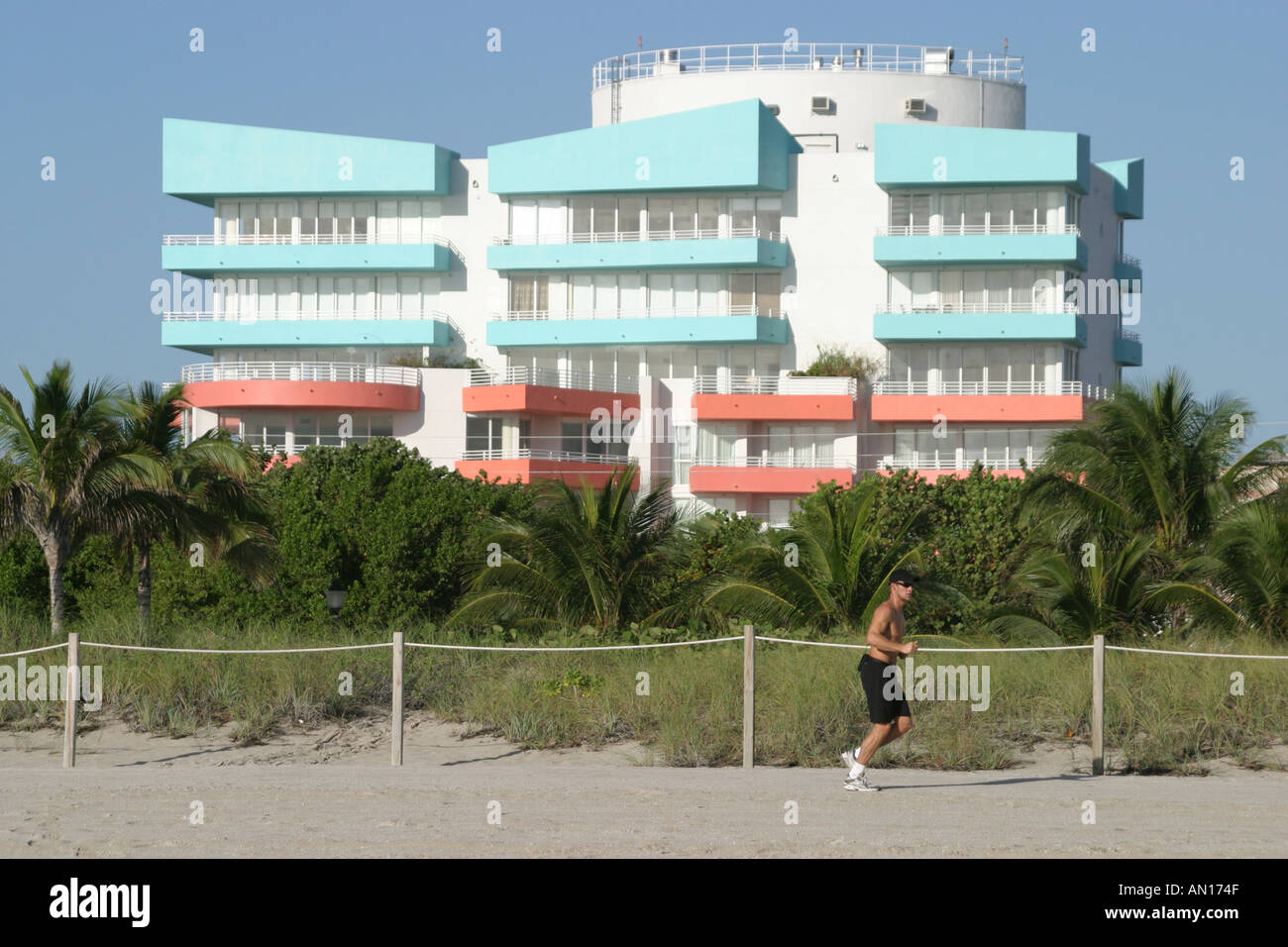 Miami Beach Florida,Atlantic Shore,costa,costa,costa,mare,pareggiatore,jogger,jogging,runner,runner,esercizio in corso,aerobica,salute,runner,fine Foto Stock