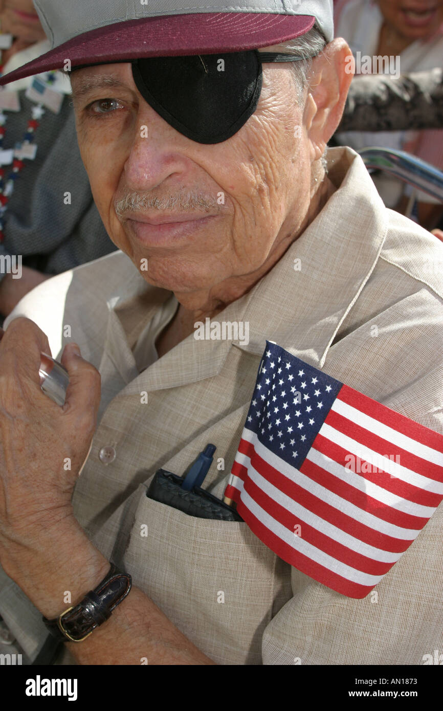 Miami Beach Florida, Washington Avenue, Veterans' Day parata e cerimonia, soldati, patriottismo, visitatori viaggio viaggio turismo turistico punto di riferimento la Foto Stock