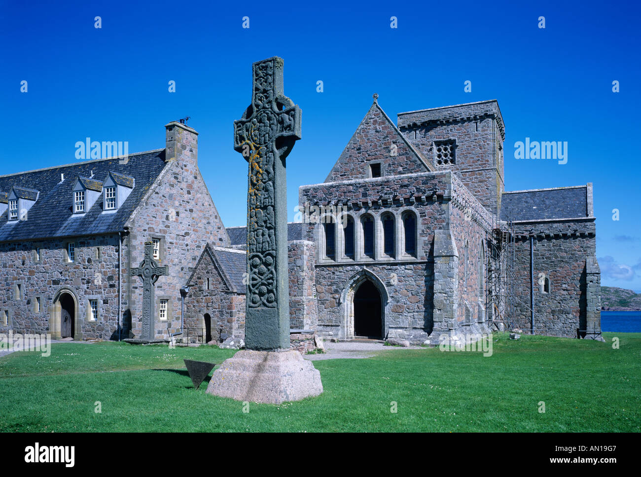 Abbazia di Iona e Martin's Cross Iona Ebridi Interne Argyll Scotland Regno Unito Foto Stock