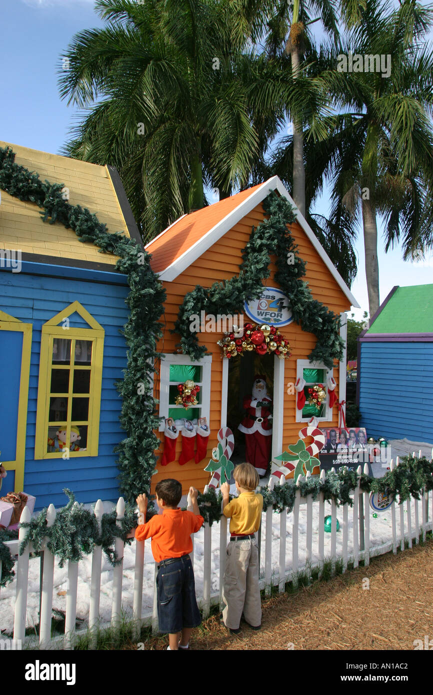 Miami Florida, Bayfront Park, Downtown Holiday Village, attività invernali in ambiente tropicale, i visitatori di viaggio viaggio tour turistico punto di riferimento lan Foto Stock