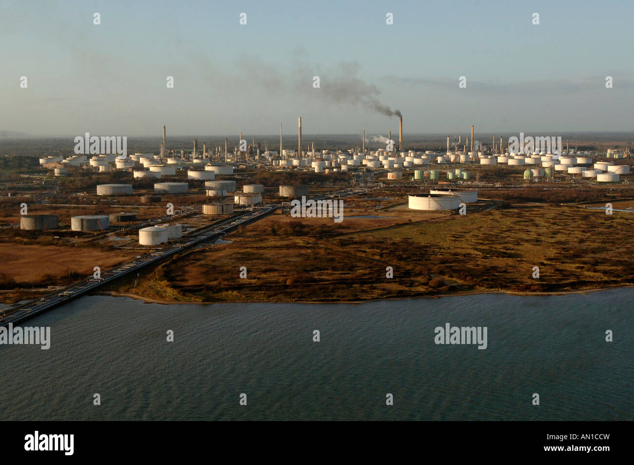 Fawley raffineria di petrolio in Southampton Inghilterra Foto Stock