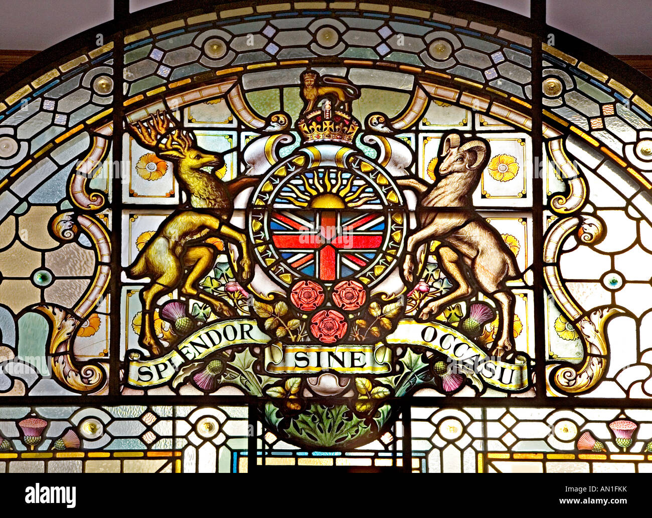 British Columbia stemma con le pecore di montagna e alci agli edifici del Parlamento Victoria Canada Foto Stock