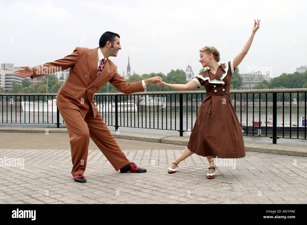 Lindy hop immagini e fotografie stock ad alta risoluzione - Alamy