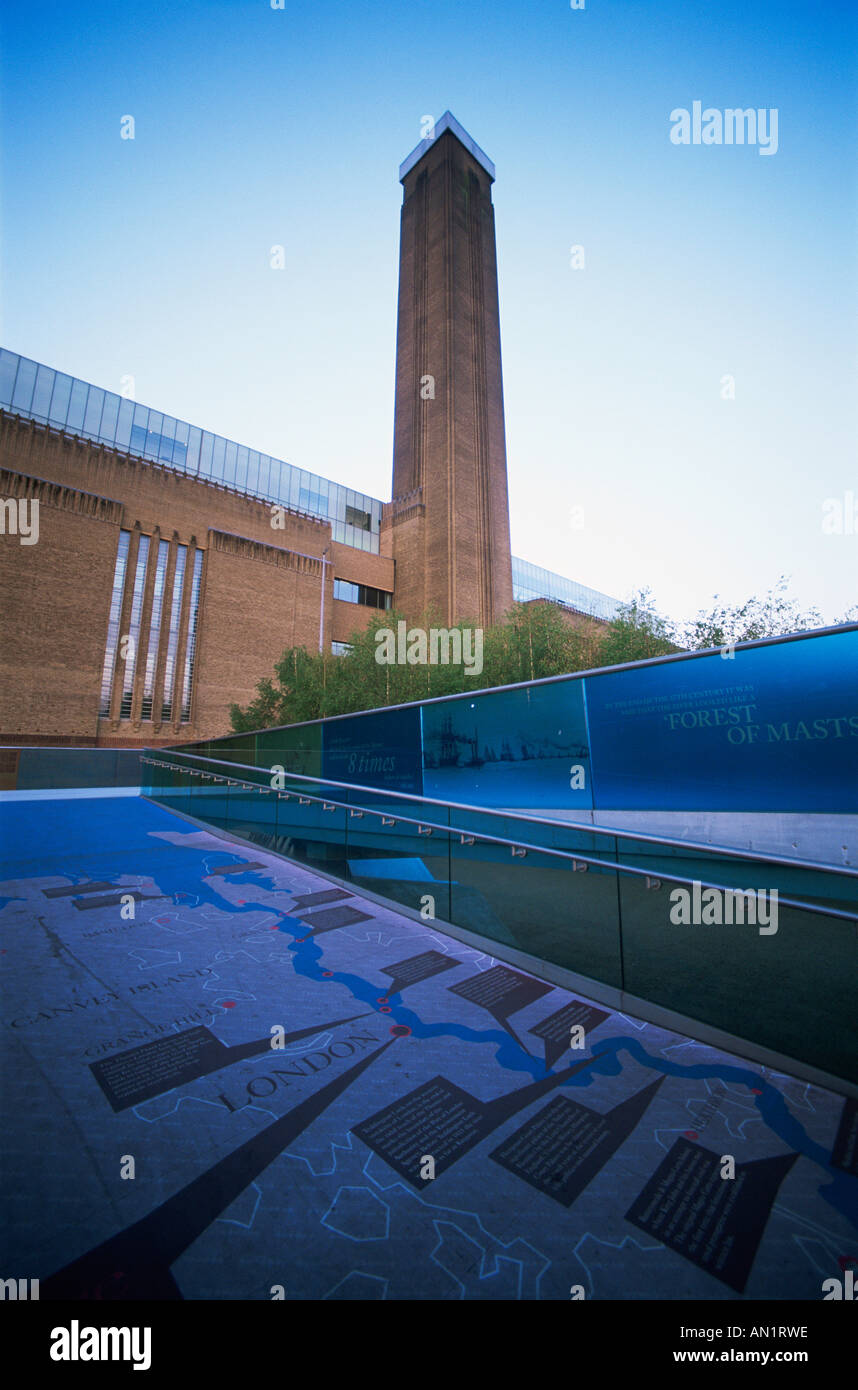 L'Inghilterra,Londra,Southbank,la Tate Modern e il Millennium Bridge Foto Stock