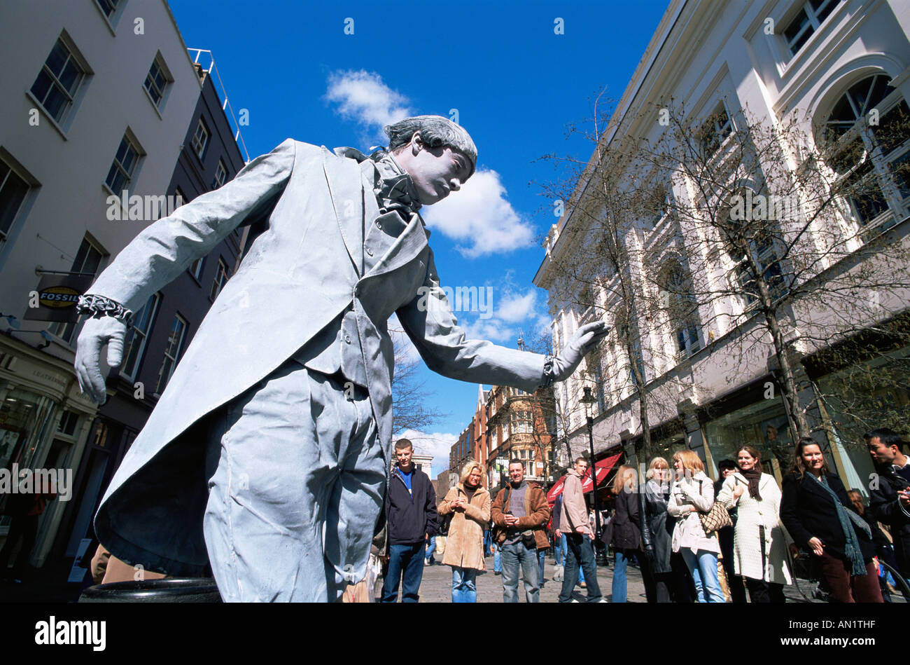 L'Inghilterra,Londra,Covent Garden,statua umana Street Performer Foto Stock