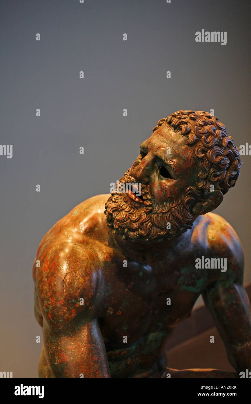 La statua in bronzo del boxer, Palazzo Massimo alle Terme e il Museo Nazionale di Roma, Italia Foto Stock