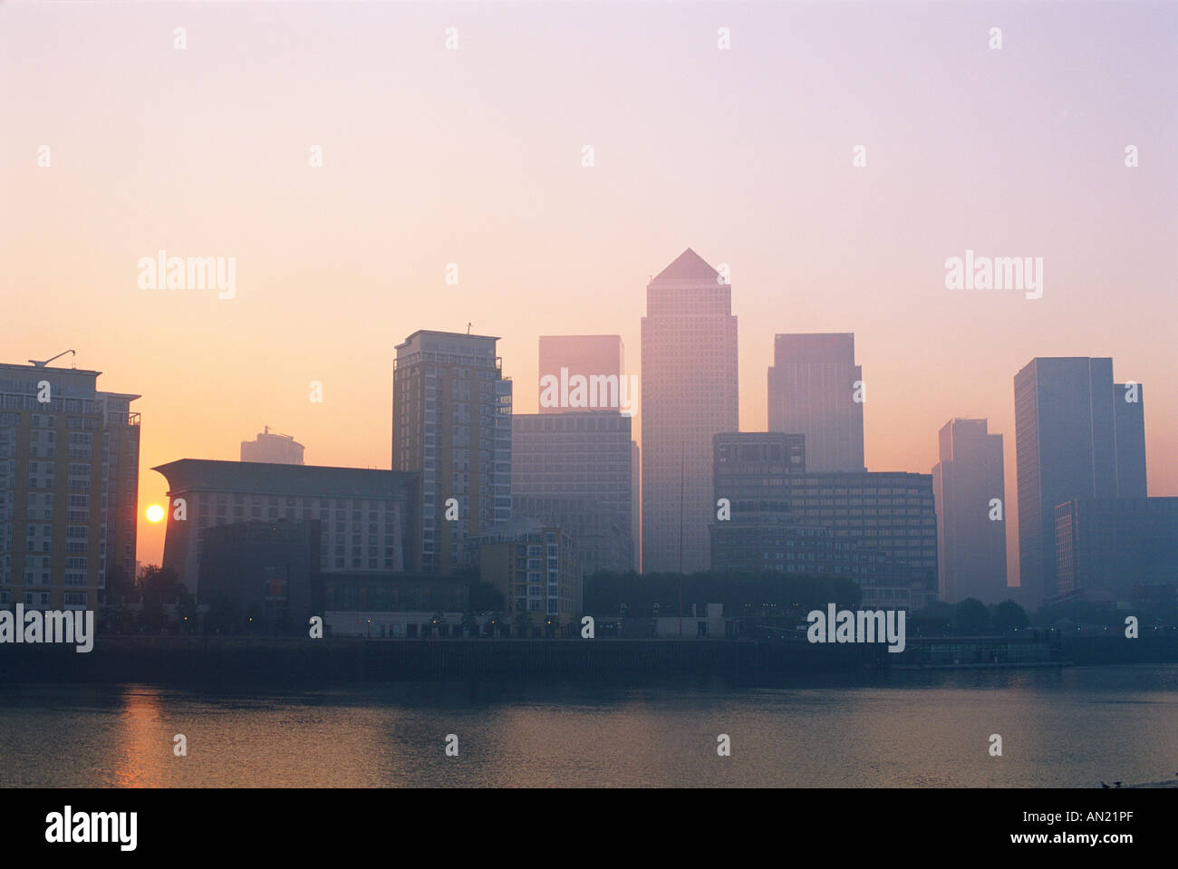 Inghilterra, Londra, Docklands, Canary Wharf e Docklands Skyline Foto Stock