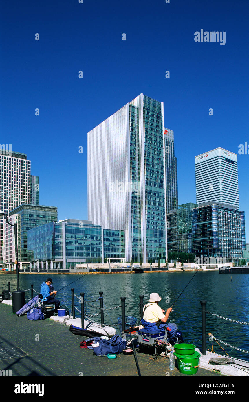 Inghilterra, Londra, Docklands, persone di pesca a Docklands Foto Stock