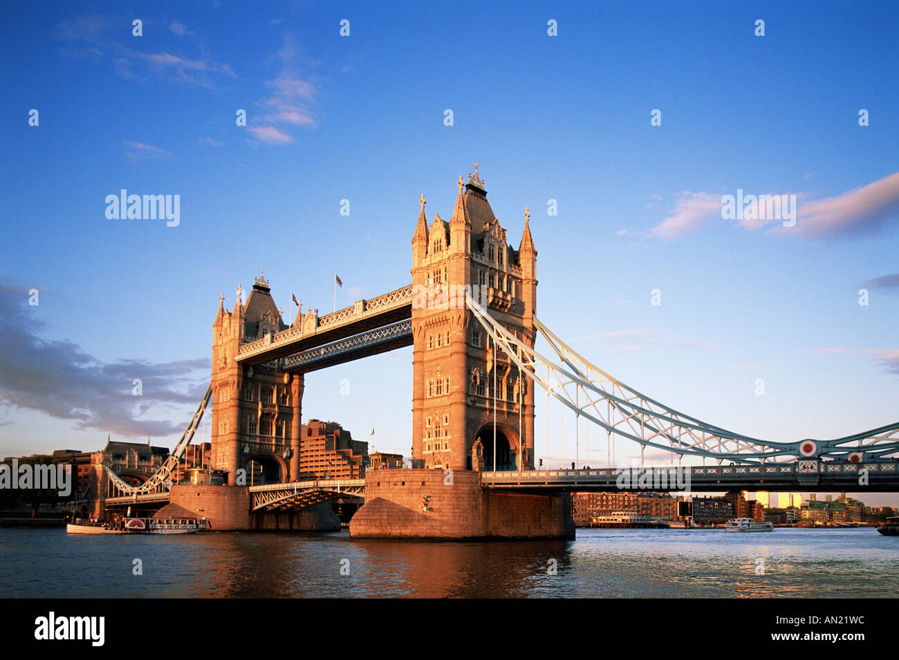 Inghilterra, Londra, il Tower Bridge Foto Stock