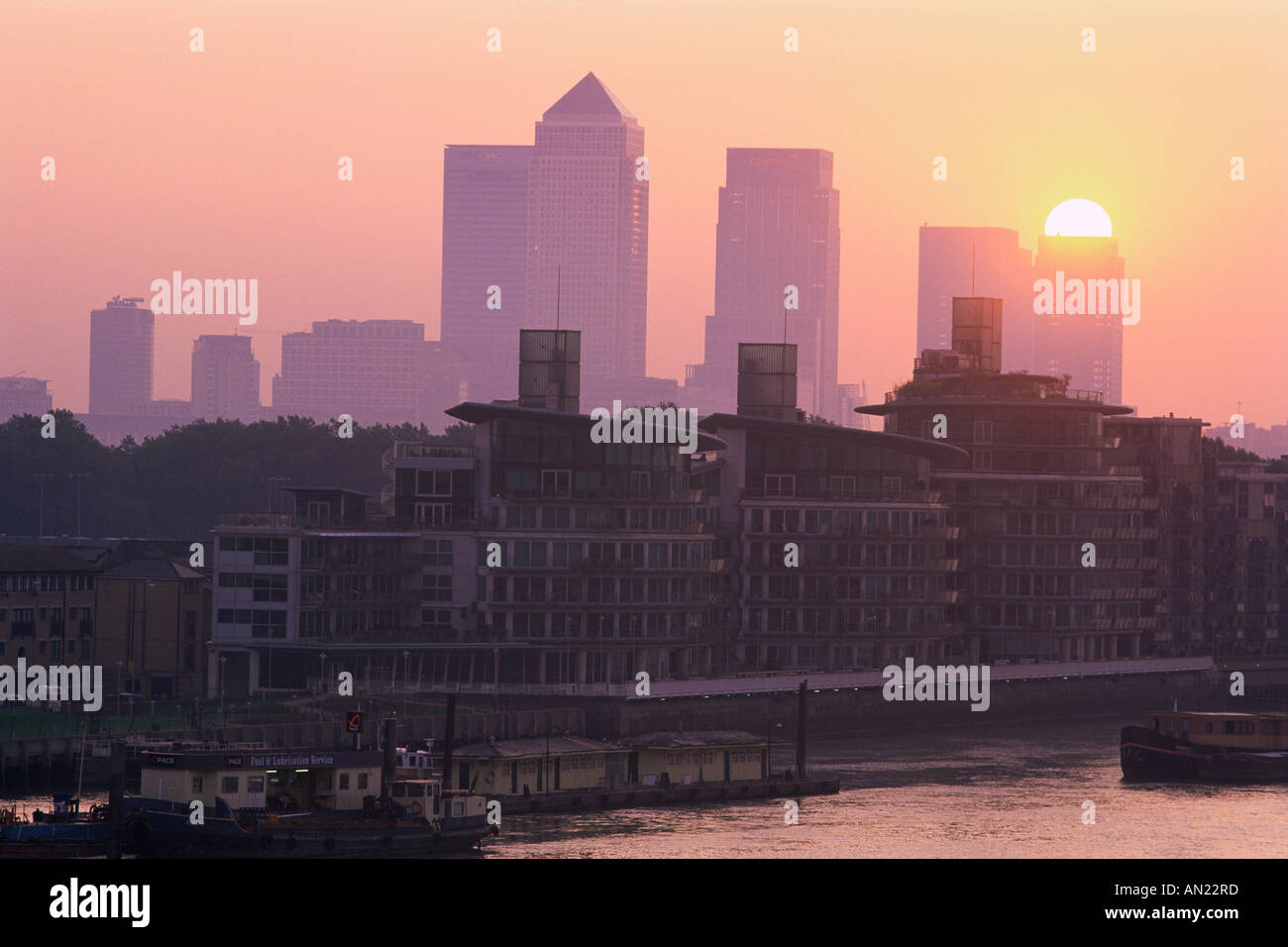 Inghilterra, Londra, Docklands, Canary Wharf e Docklands Skyline Foto Stock