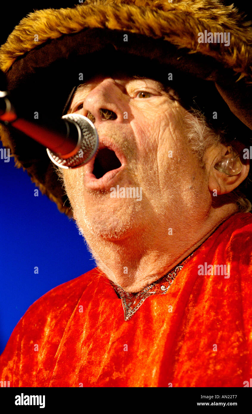 Veterano Cantante Jazz George Melly eseguendo l'annuale Festival Jazz a Brecon Powys South Wales UK Foto Stock