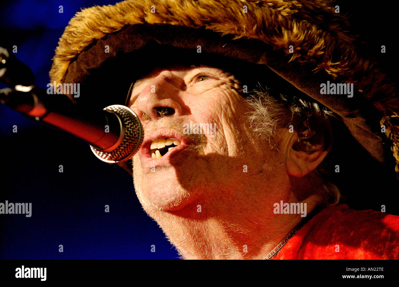 Veterano Cantante Jazz George Melly eseguendo l'annuale Festival Jazz a Brecon Powys South Wales UK Foto Stock