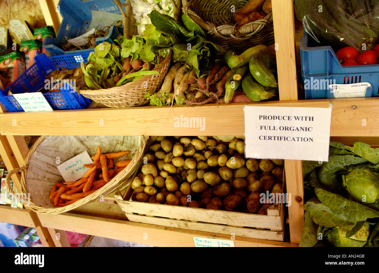 Gli ortaggi biologici in vendita presso agriturismo biologico shop UK Foto Stock