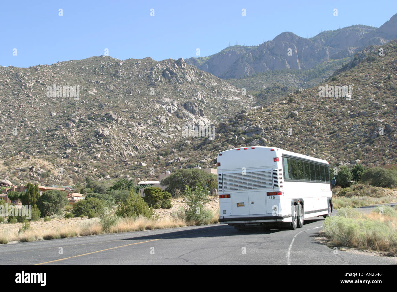 Albuquerque New Mexico, tour bus che entra Sandia Peak Aerial Tramway, NM091403 T0012 Foto Stock
