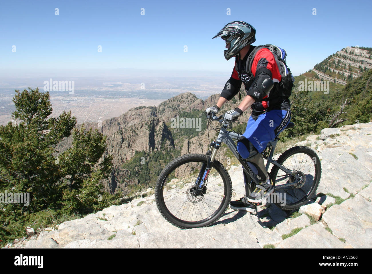 Albuquerque New Mexico, Sandia Peak 10,378 piedi, montagna, ciclisti ciclisti bicicletta biciclette, ciclismo equitazione esercizio motociclistico, biciciclista, trans Foto Stock