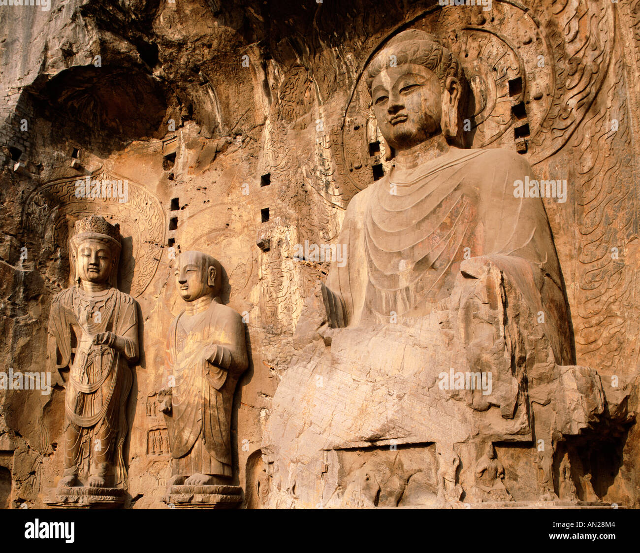 Longmen grotte buddista (Dinastia Tang), Luoyang, nella provincia di Henan, Cina Foto Stock