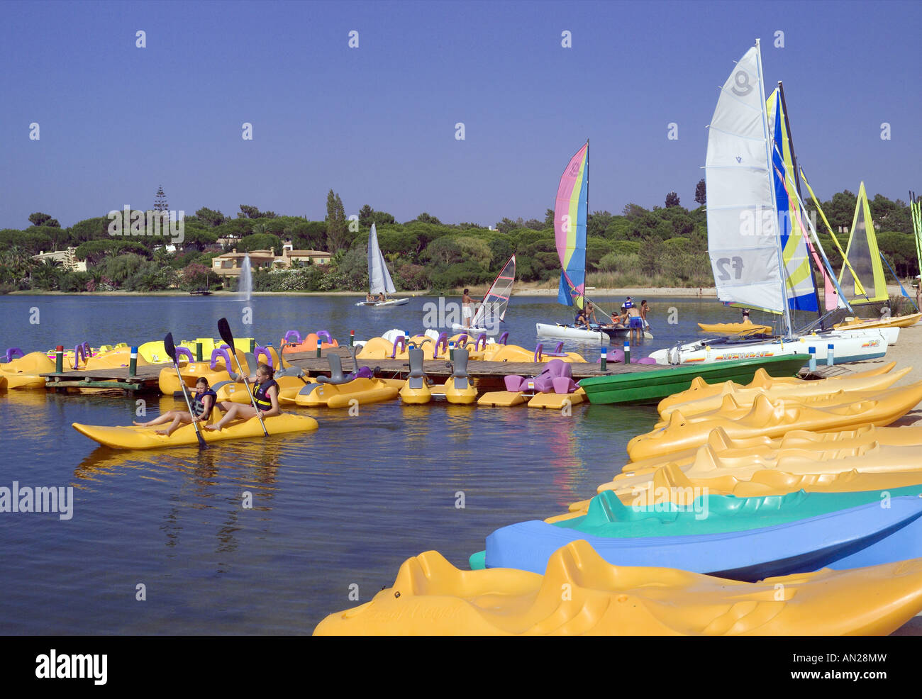 Il Portogallo, Algarve, Quinta do Lago Lago Foto Stock