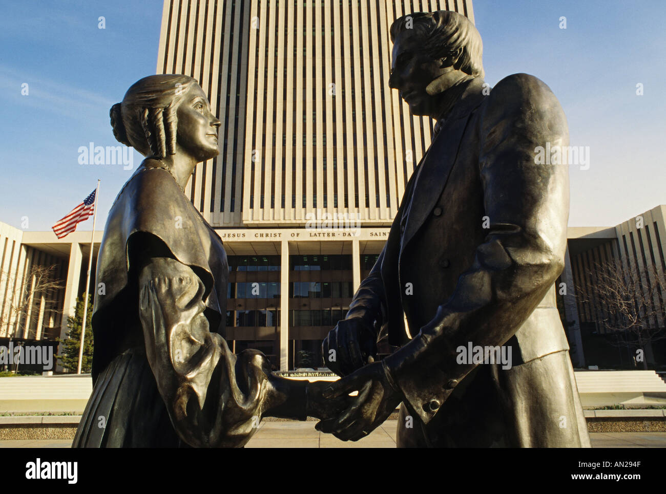 Utah Salt Lake City LDS ufficio edificio Joseph ed Emma Smith scultura di F P Hansen Foto Stock