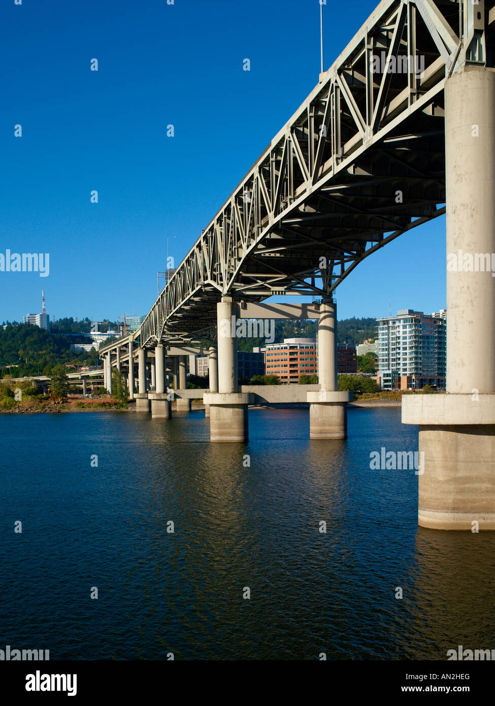 Portland, sul fiume Willamette il ponte Marquam Foto Stock