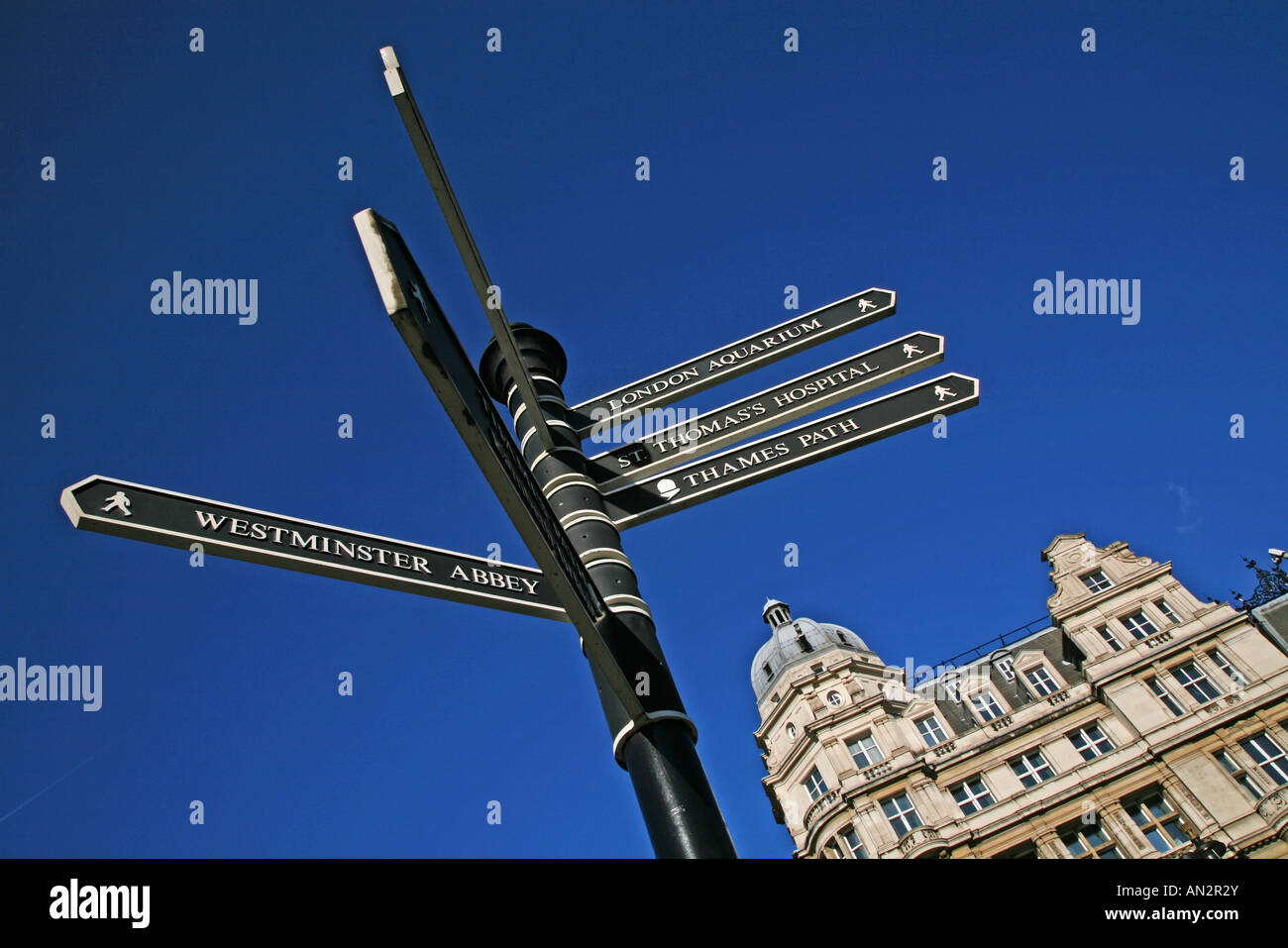 Via segni storia attrazioni che Londra blue sky Inghilterra turismo siti turistici visite regno unito Foto Stock