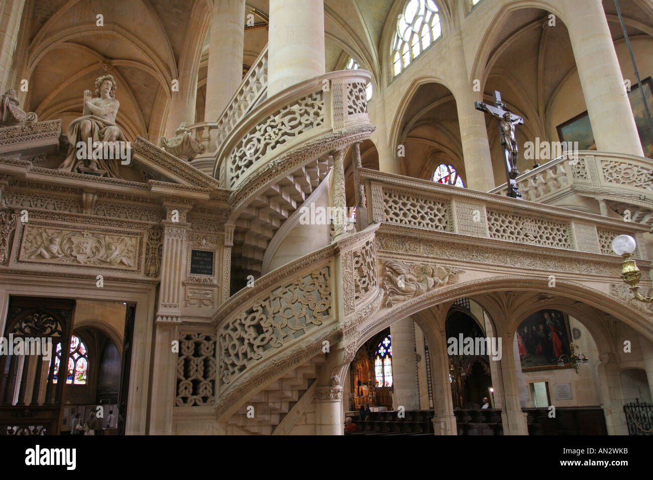 Scale curve nella Chiesa Saint-Étienne-du-Mont, Parigi, Francia Foto Stock