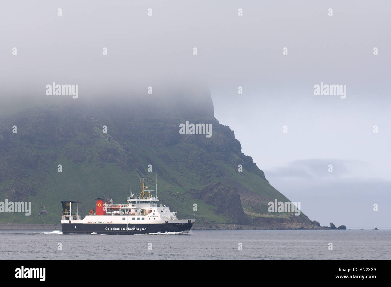 Caledonian MacBrayne ferry Loch Nevis lasciando Isola di Canna Scozia Giugno 2006 Foto Stock