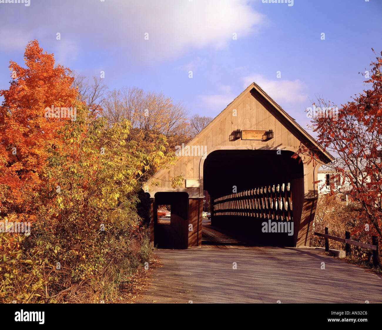 Ponte coperto nel villaggio di Woodstock Vermont - USA Foto Stock