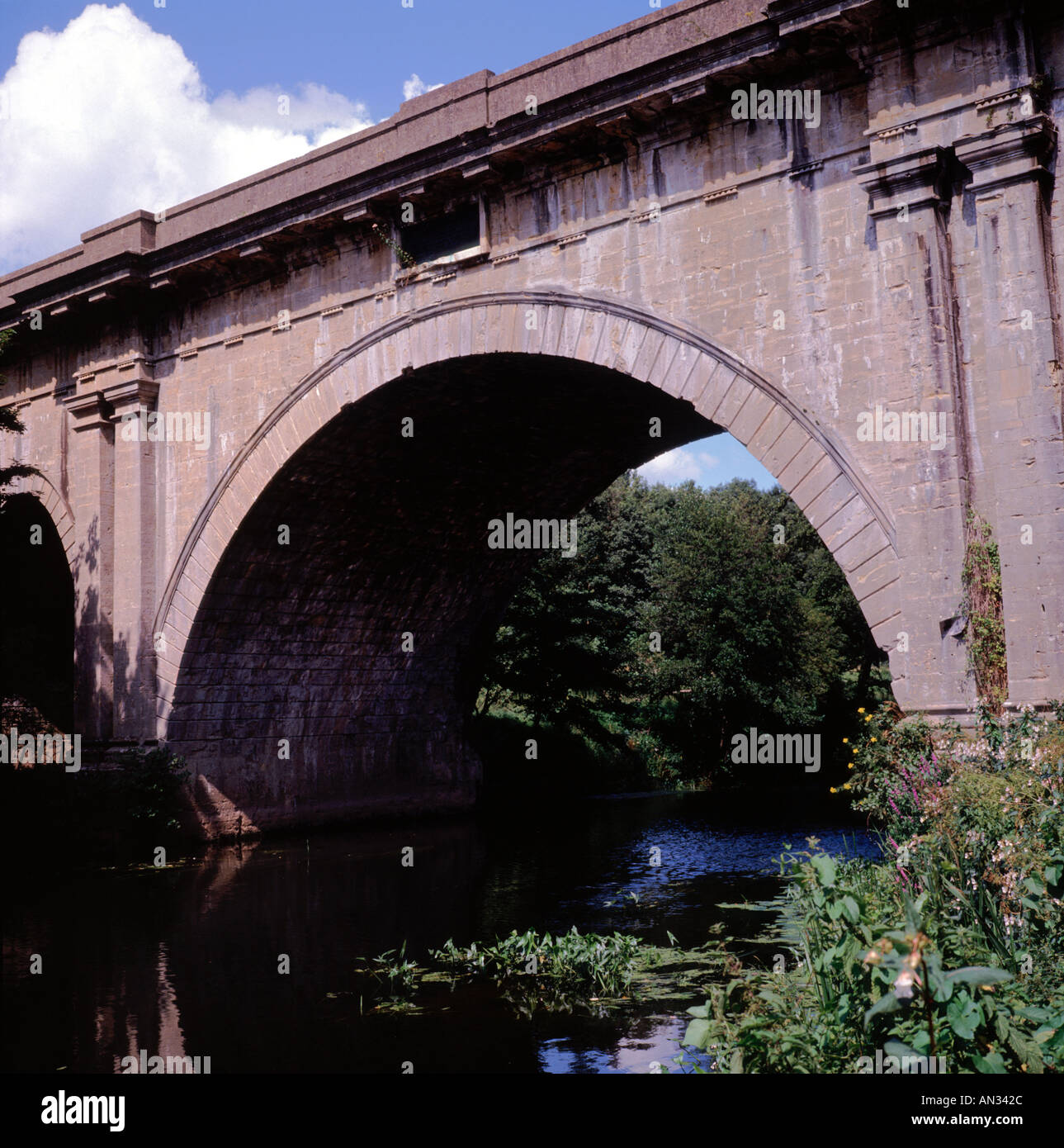 Dundas acquedotto John Rennie 1798 Kennet and Avon canal vicino Limpley Stoke Somerset Inghilterra Foto Stock