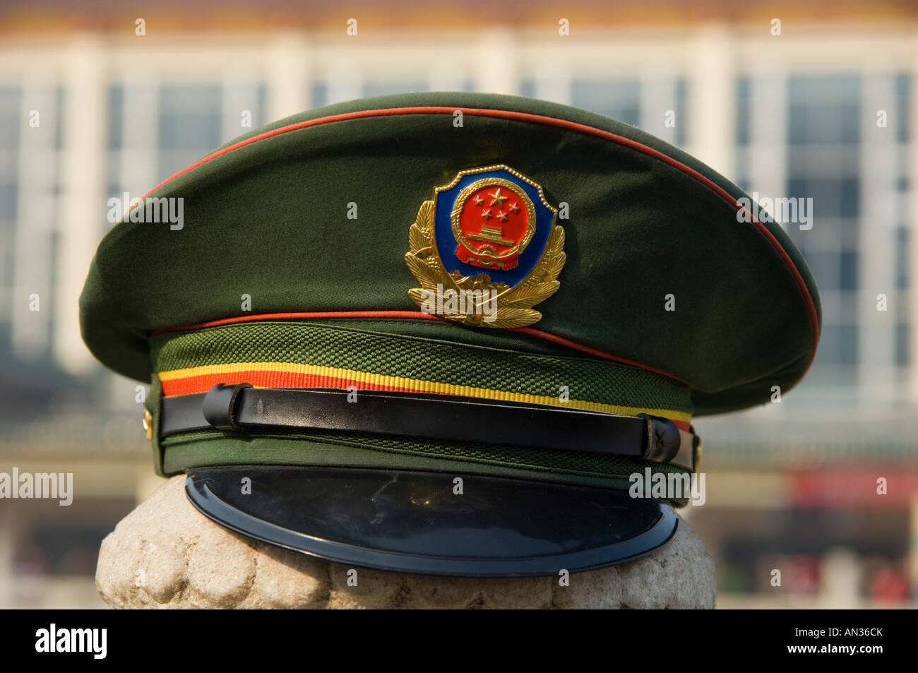 Cina Shaanxi Xian close up di un soldato con cappello di cinese simbolo  comunista Foto stock - Alamy