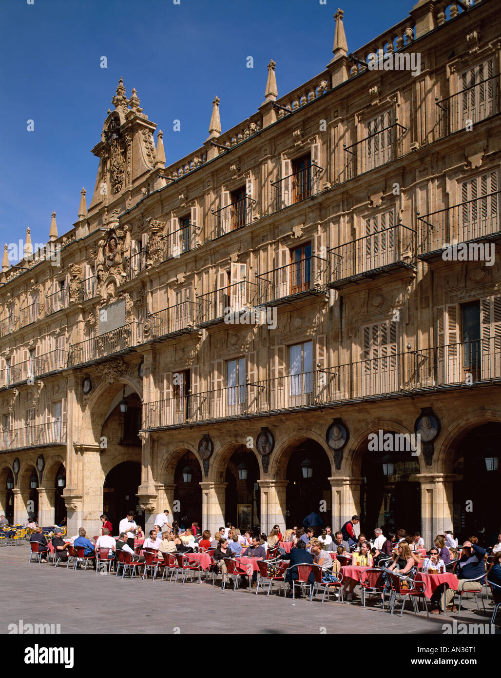 Plaza Mayor / il Royal Pavilion / caffè all'aperto, Salamanca, Castilla y Leon, Spagna Foto Stock