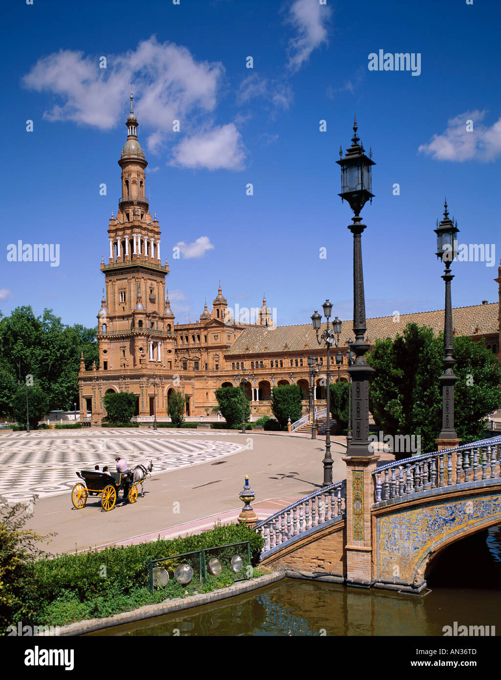 Plaza de Espana / Cattedrale e la Giralda di Siviglia, Siviglia, Spagna Foto Stock