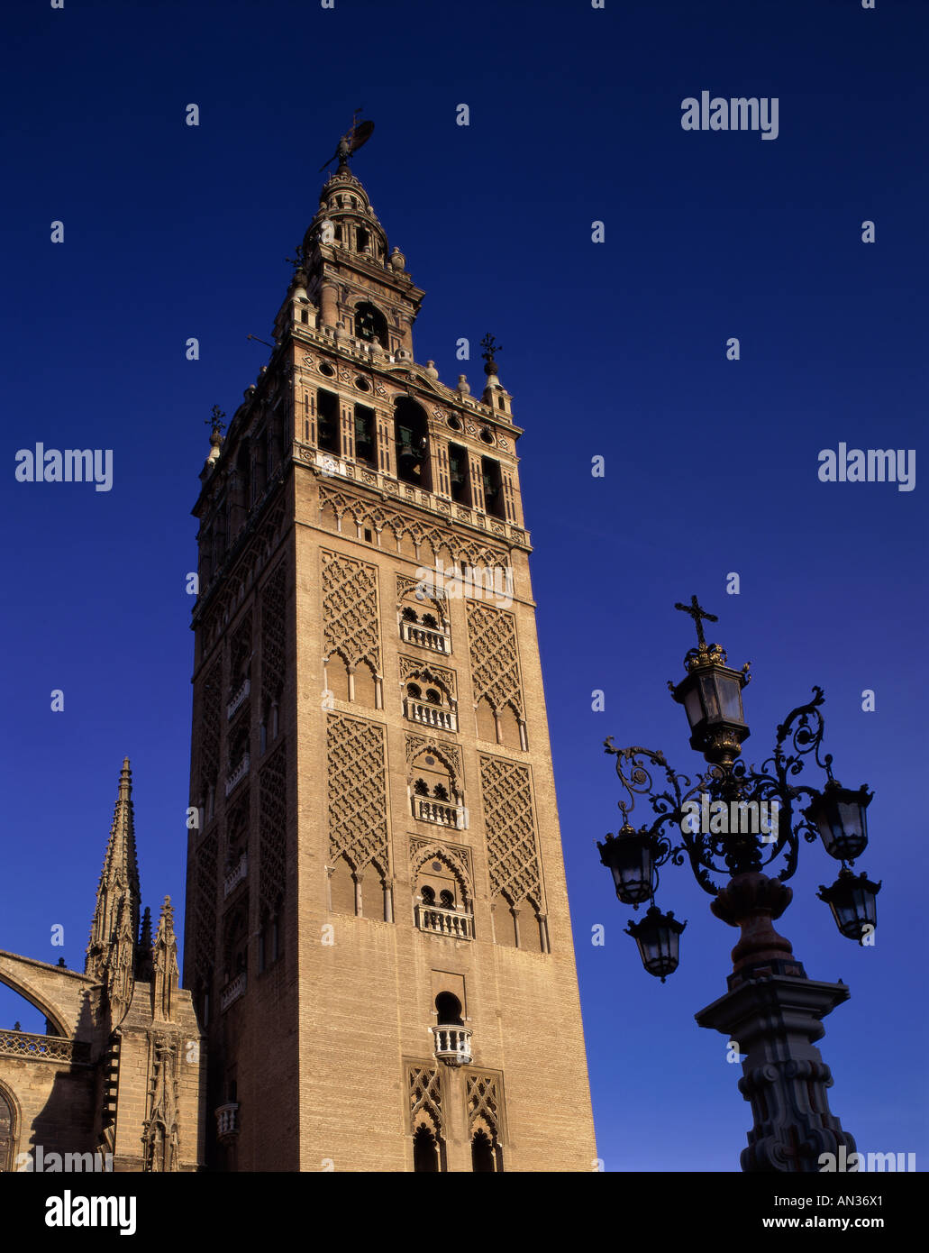 Plaza de Espana / La Giralda / Torre Campanaria, Siviglia, Siviglia, Spagna Foto Stock